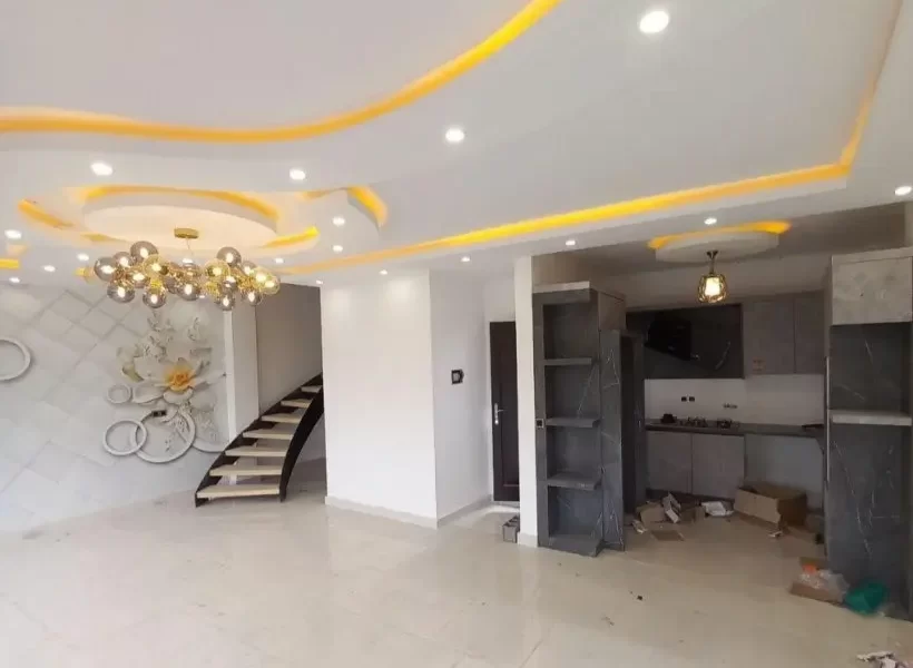 کابینت های مشکی و سرامیک سفید آشپزخانه ویلا در زیرآب