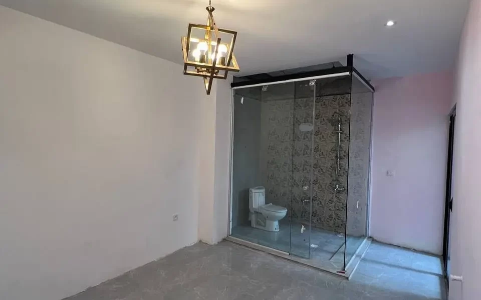 سرامیک طوسی رنگ و توالت فرنگی سرویس بهداشتی ویلا در سوادکوه