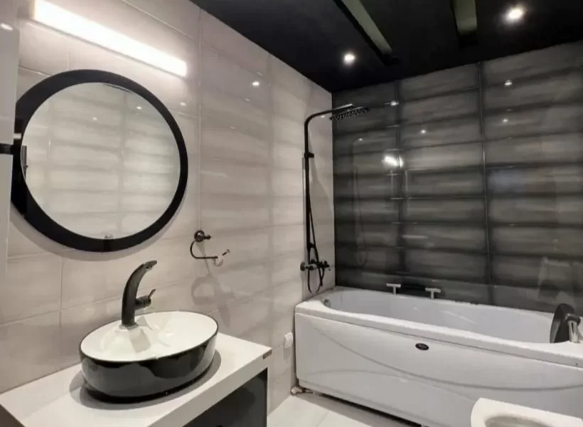 دوش و وان و روشویی و آیینه حمام ویلا در بابل