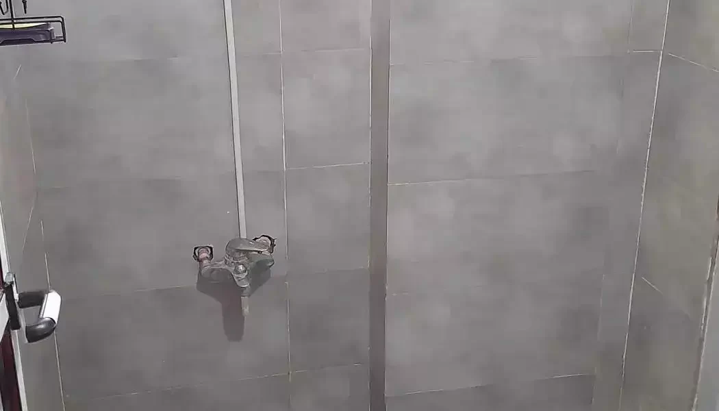 دوش حمام و توالت ایرانی سرویس بهداشتی آپارتمان در پل سفید