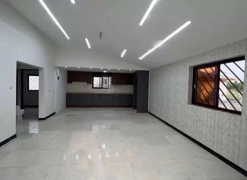 نورپردازی خطی روی سقف با کابینت های نئوکلاسیک ام دی اف و چوب ویلا در سوادکوه 955