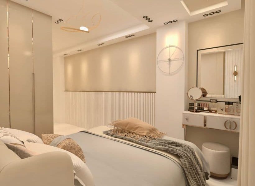 اتاق خواب با تخت دونفره شیک و کنسول و آینه آپارتمان در شیرگاه 98596526