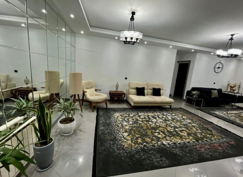 قسمتی از سالن آینه کاری شده و نورپردازی ال ای دی و کفپوش سرامیک آپارتمان در پل سفید 96565262