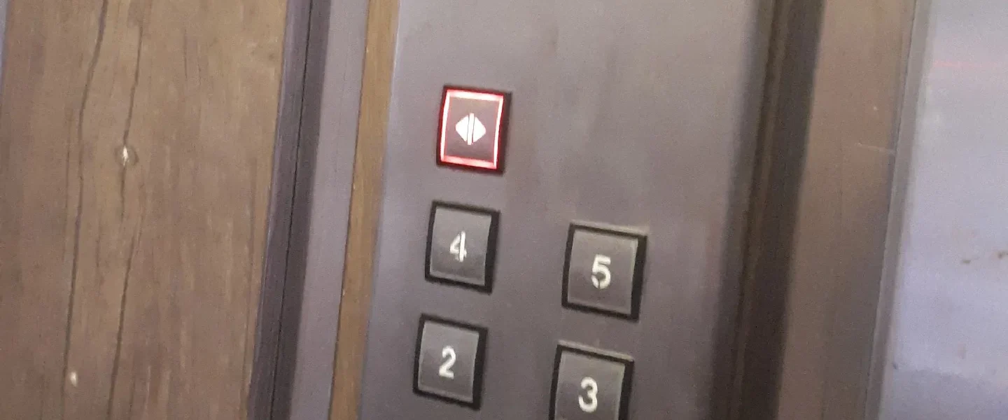 آسانسور دارای 5 طبقه آپارتمان در بابلسر 54694