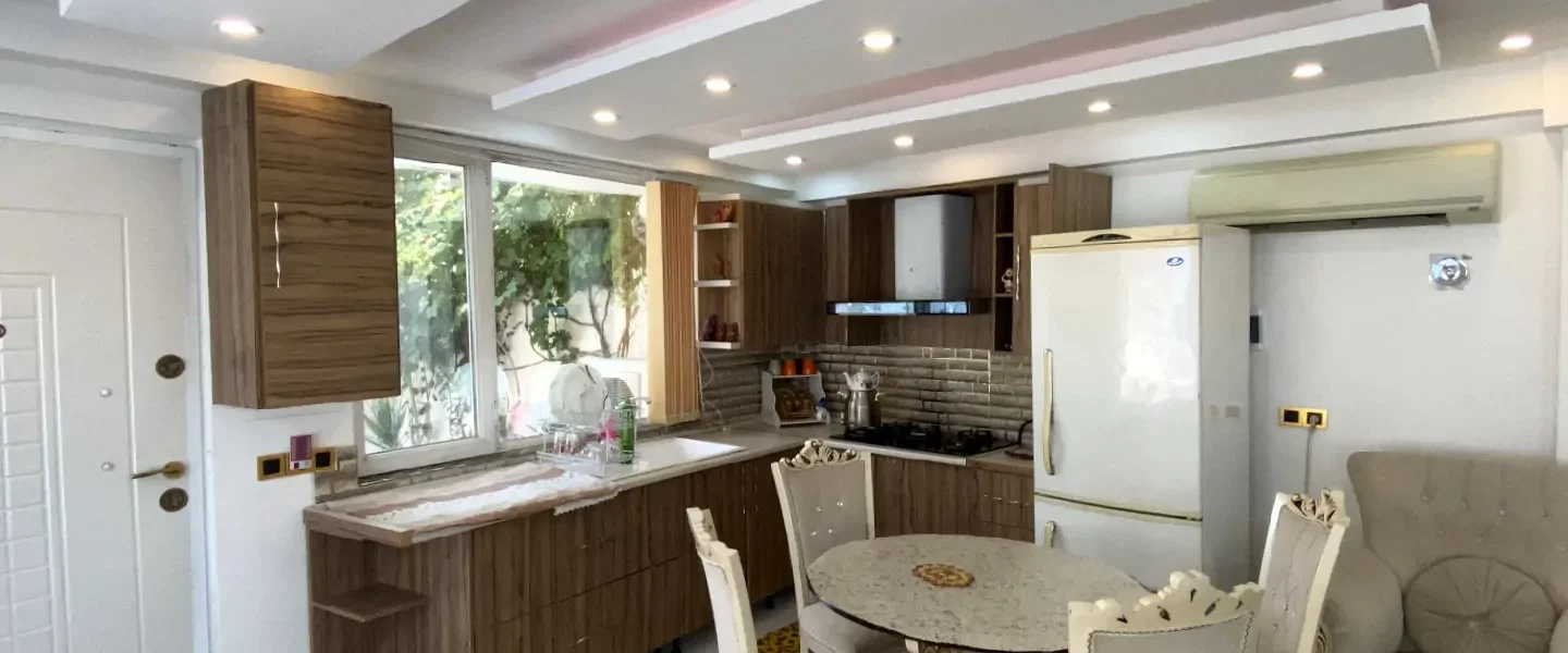 آشپزخانه، هود ، میز و صندلی ویلا در بابل 4586848