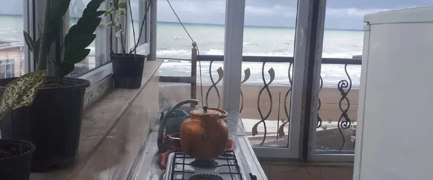 آشپزخانه، یخچال واجاق گاز تراس آپارتمان در بابلسر 45694