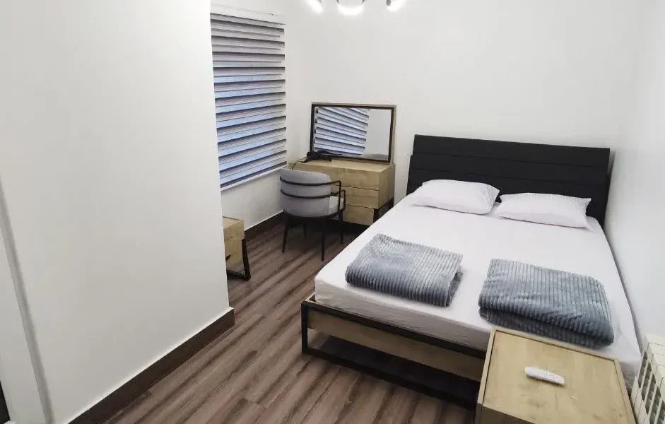 اتاق مستر با تخت دونفره ویلا در بابلسر 2154