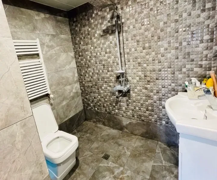 حمام و سرویس بهداشتی فرنگی به همراه پکیج ویلا در بابل 41564