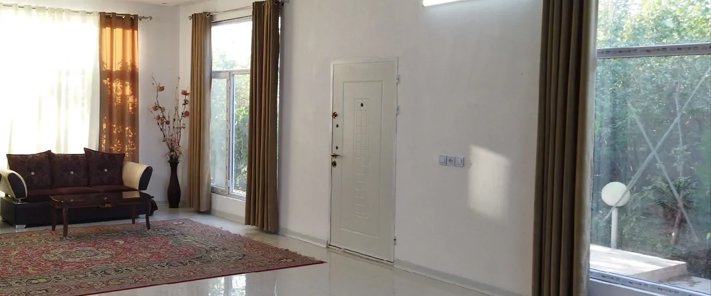 درب اتاق نشیمن و نورگیر خانه ویلایی در بابل 58486