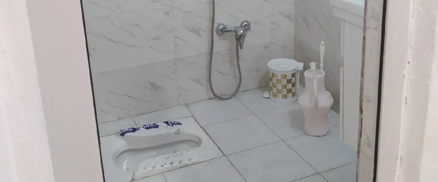 سرویس بهداشتی ایرانی و کاشی کاری شده آپارتمان در بابلسر 5646