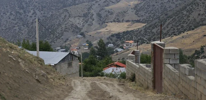 مسیر ورودی روستای برنت در سوادکوه 3547837