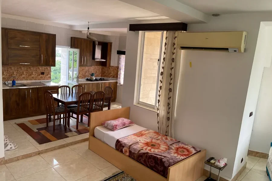 آشپزخانه با کابینت های چوبی واحد آپارتمان در بابلسر 4876476467