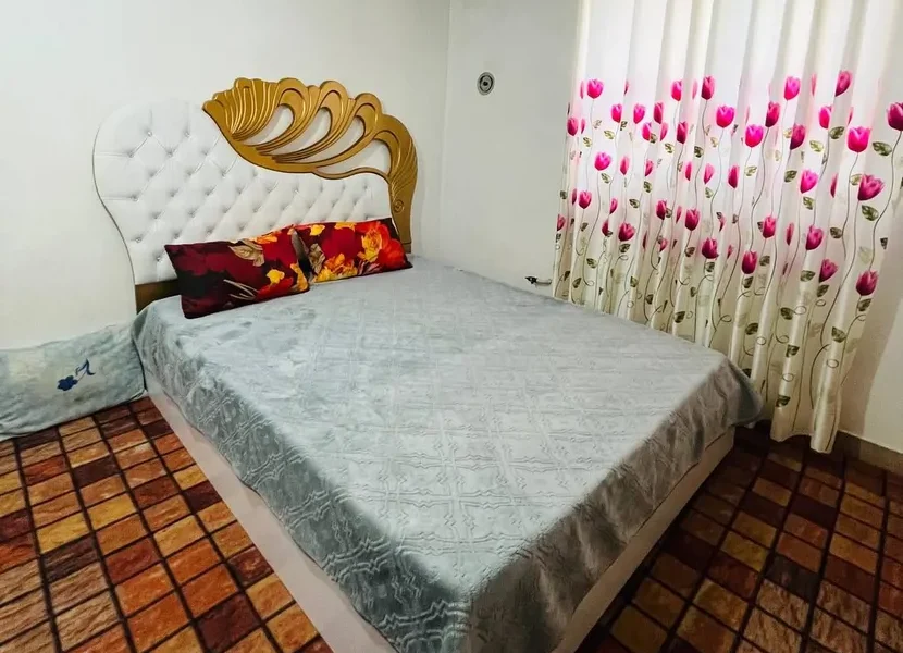 اتاق خواب به همراه تخت خواب دو نفره واحد آپارتمان در بابلسر 343857503