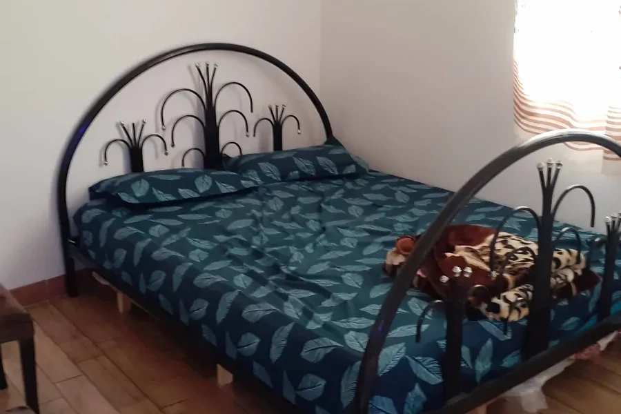 اتاق خواب به همراه تخت دو نفره ویلا در بابل 456473695