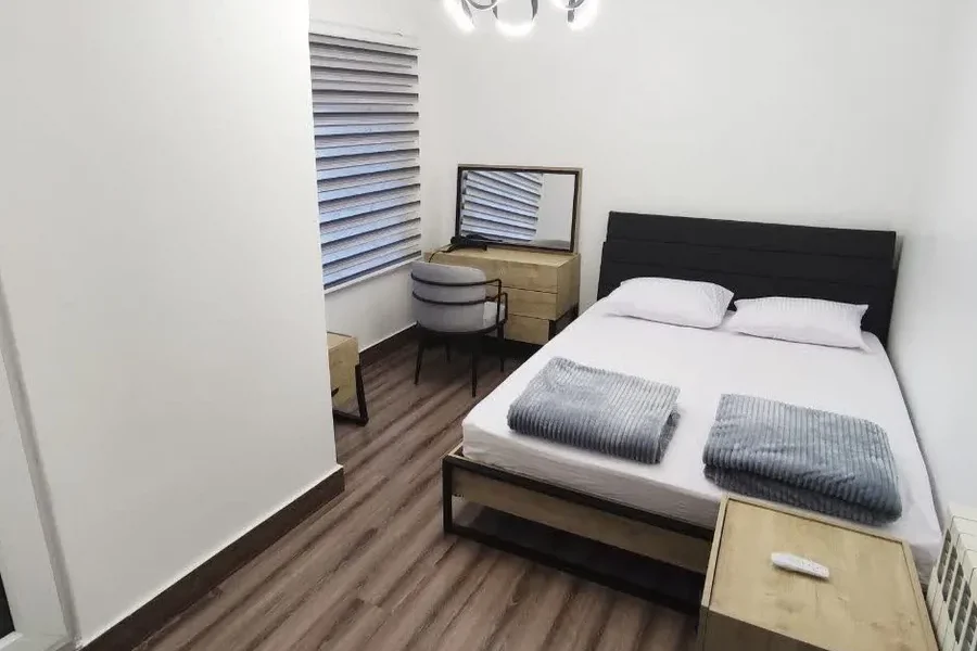 اتاق خواب به همراه تخت دو نفره ویلا در قائمشهر 4856465847