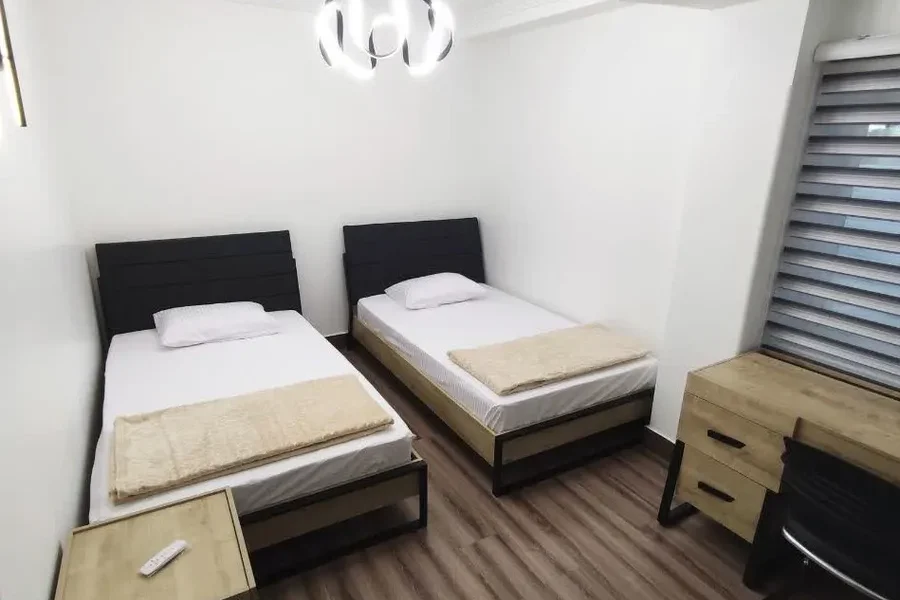 اتاق خواب به همراه تخت یک نفره و دو نفره ویلا در قائمشهر 4856703468