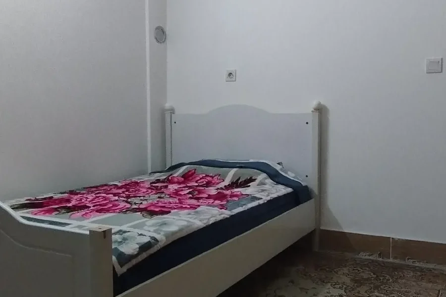 اتاق خواب به همراه تخت یک نفره واحد آپارتمان در بابلسر 454364356