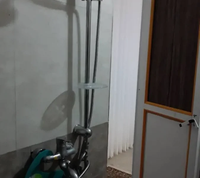 دوش حمام واحد آپارتمان در بابل 845056870