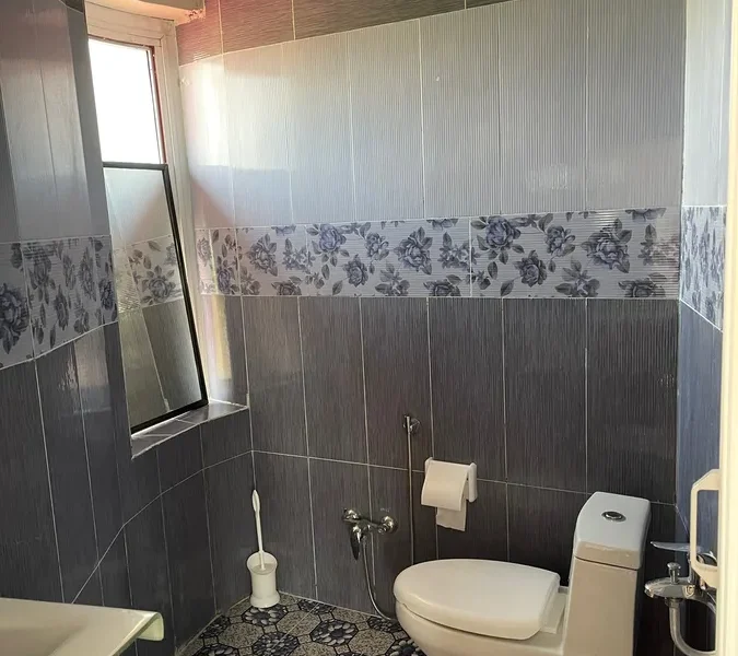 سرویس بهداشتی فرنگی، حمام و روشویی واحد آپارتمان در بابلسر 4504386578306