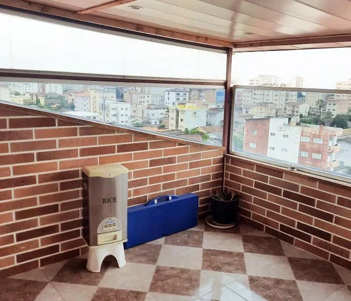 نمای بالکن و چشم انداز زیبای آپارتمان 150 متری در بهنمیر 16468749