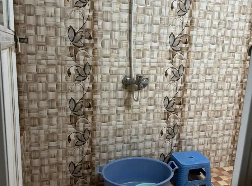 دوش حمام واحد آپارتمان در قائمشهر 9454577686