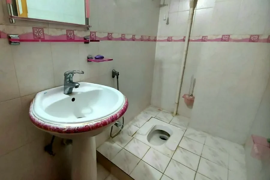 سرویس بهداشتی ایرانی با سنگ روشویی خانه ویلایی در بابل 485784654