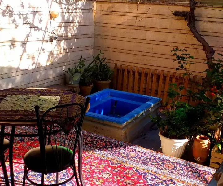 محوطه سرسبز و حوضچه آبی خانه ویلایی در بابل 47486846